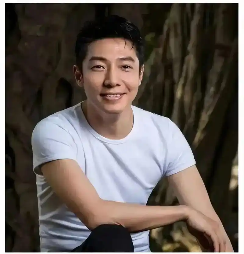 ⊙撒贝宁与夫人李白.#一定是特别的缘分 #照片里的时光 #俊 - 抖音