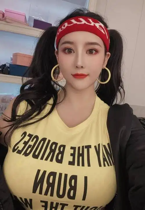 刘太阳气质迷人身材火辣被称为中国版卡戴珊