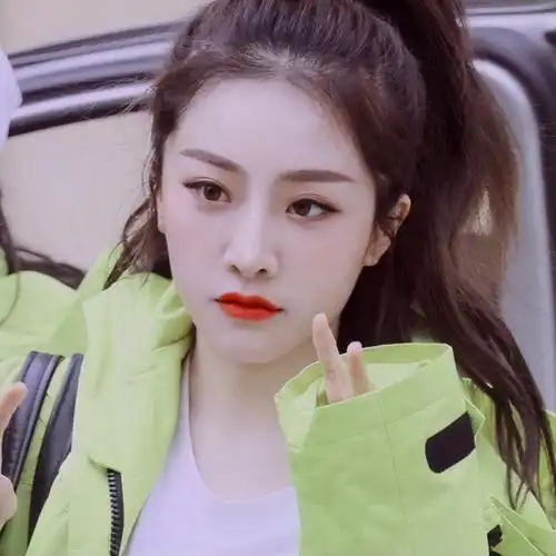 4月10日 17:13   关注   喻言 女爱豆头像 青春有你2 喻言