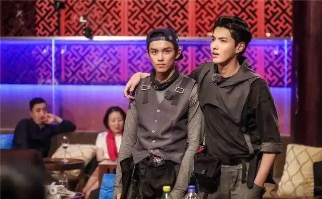 吴磊和吴亦凡身高竟然差不多,两人同框的画面好养眼!