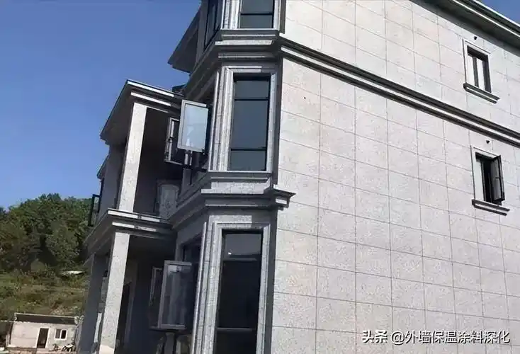 外墙真石漆施工质量通病及防治措施真石漆是一种装饰效果酷似大理石