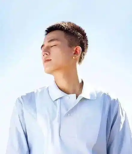 你剪了板寸头会比韩庚帅吧.