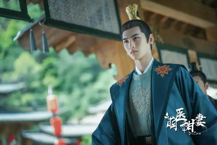 黄俊捷网络春晚致敬中国火焰蓝 新剧《萌医甜妻》开播古装获好评