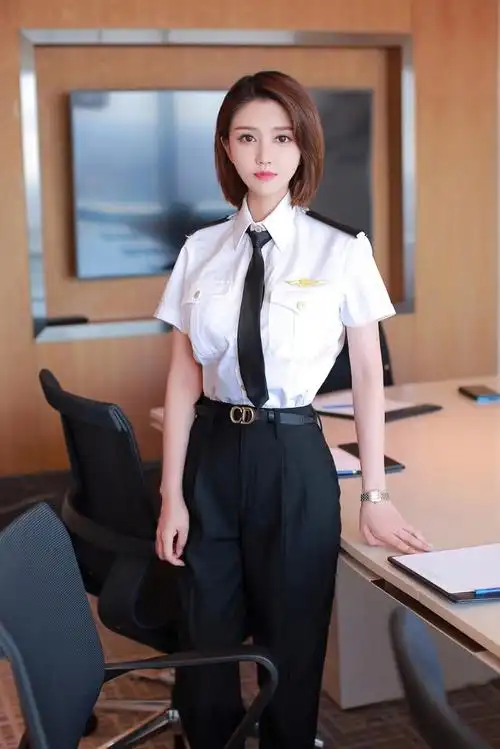 美女副机长