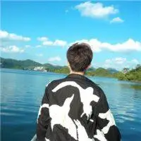 微信头像男生海边背影蓝天点击鼠标右键下载