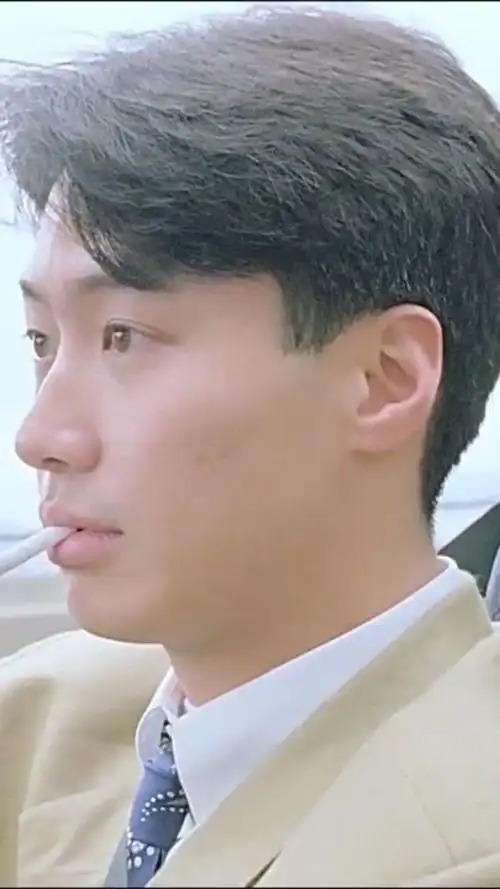 年轻时候的黎明真的好帅,一举一动都很贵公子,这张脸不火才怪!