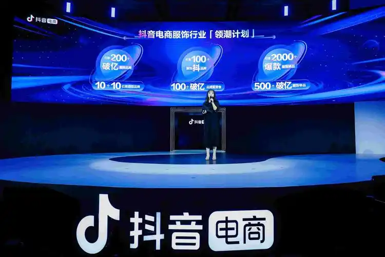 张策新抖音(张策老婆张译文)