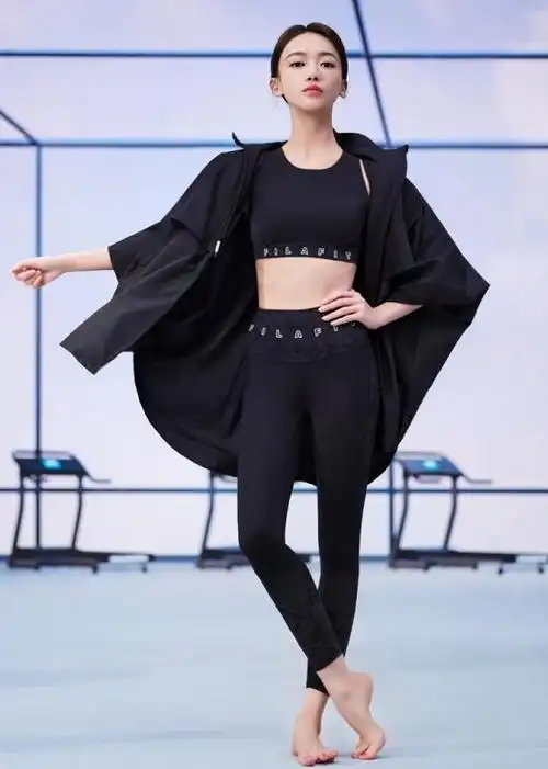 吴谨言做瑜伽,却被脚趾吸引,随便一压就是个s,比面条还软?