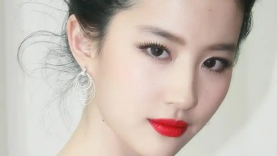 刘亦菲居家诱人写真高清壁纸