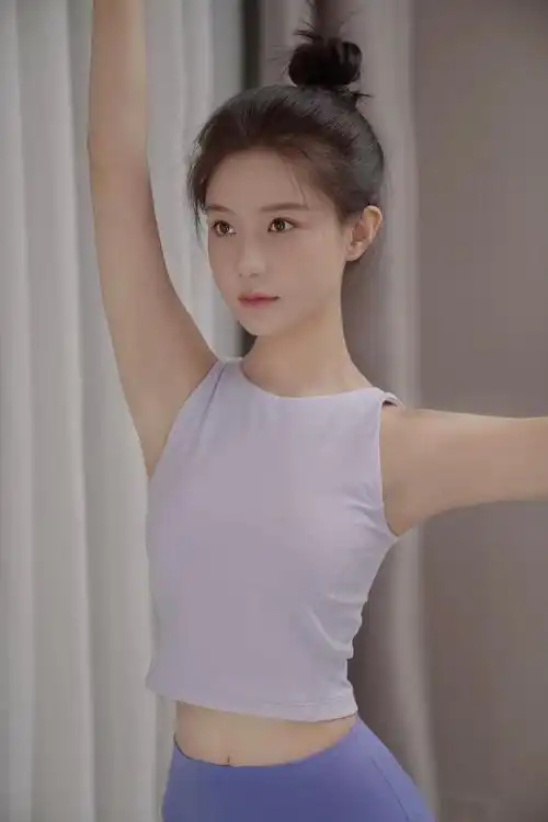 陈意涵分享瑜伽运动随拍 完美曲线好身材一览无遗