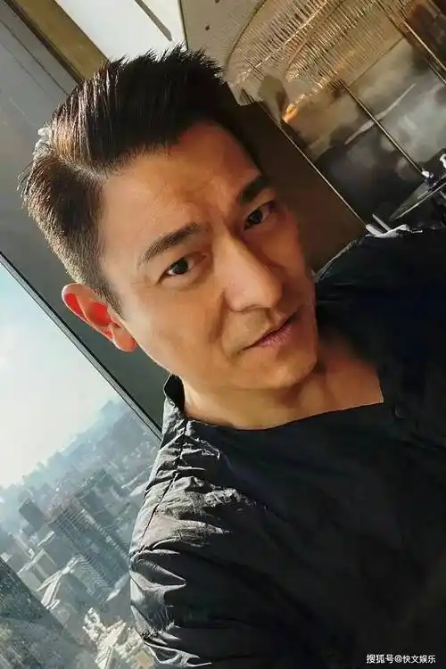 63岁刘德华分享教女心经!对女儿非常严格,12岁都没有自己的手机