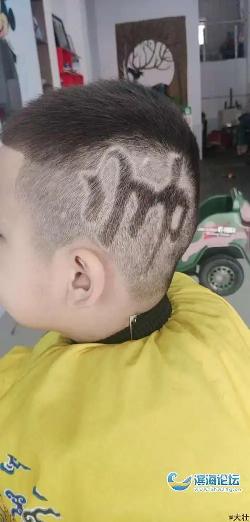 你们家的宝贝发型是不是该换一换了?快加我微信预约理发吧!