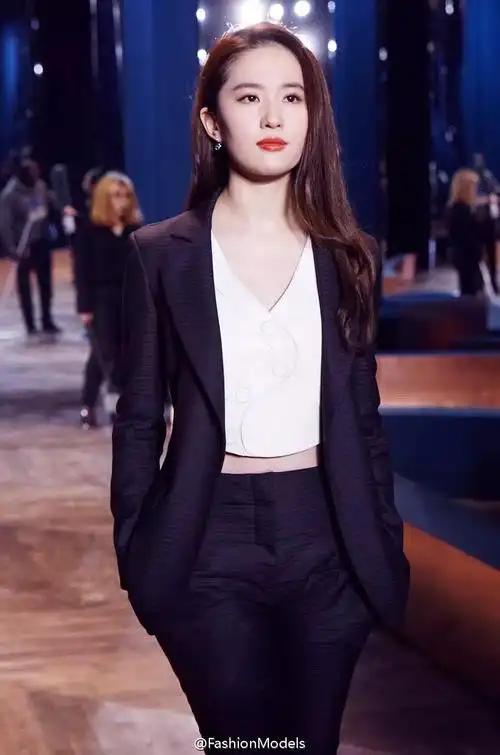 女明星穿西装,鹅们能get到谁?