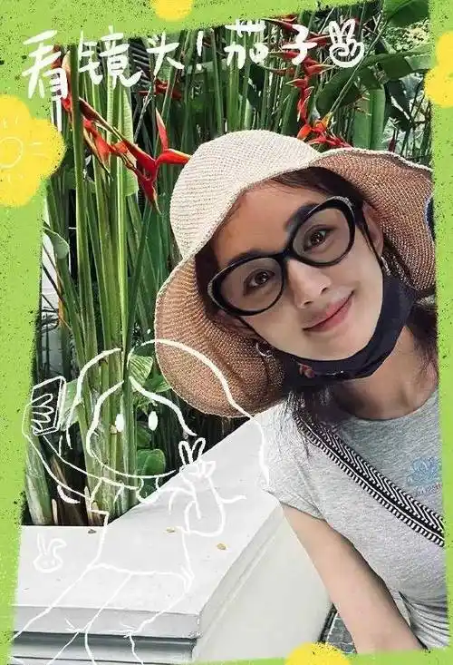 赵丽颖公开最新行程受期待,温柔甜美如初恋,与冯绍峰感情成谜!