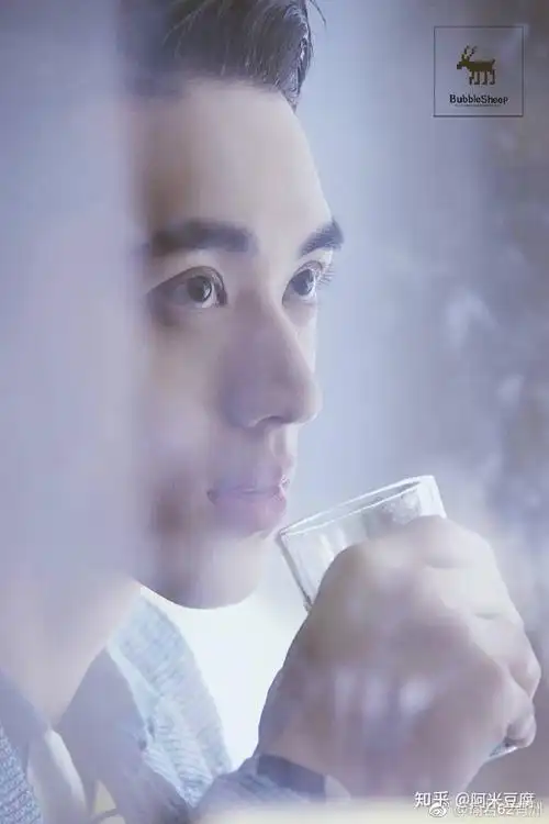 许魏洲的眼睛有多好看? - 知乎