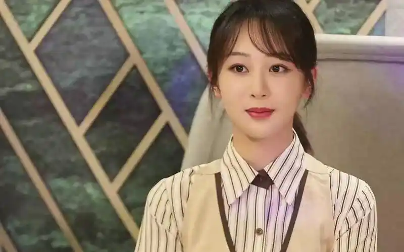 杨紫晒小时候与妈妈照片,果然是一个模子刻出来的