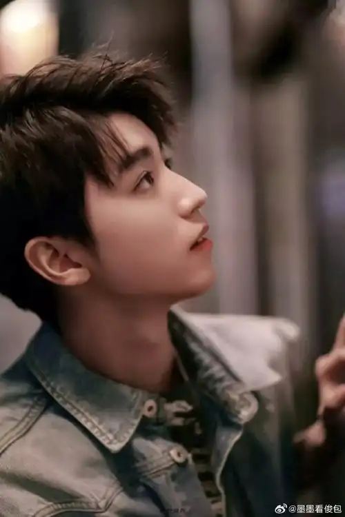 王俊凯#    97这组照片90真的97很97爱7815[太97开心]