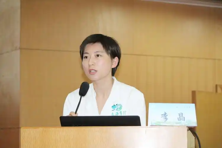 李晶副教授进行前列腺疾病科普讲座