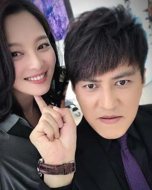 靳东和女星有这样亲密的生活自拍照不敢相信自己的眼睛