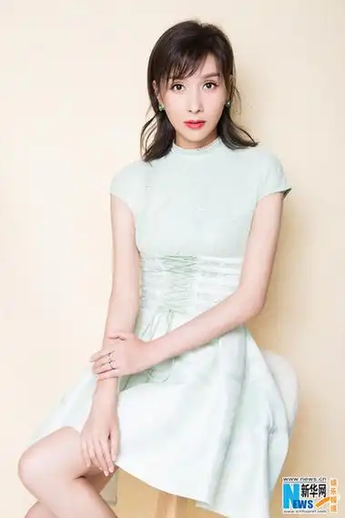 杨恭如金秋十月大片曝光眼神清丽美若芭比