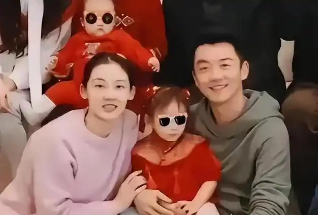 三胎女宝宝出镜,老大老二正脸都像郑恺|家庭生活|苗苗(演员)_网易订阅