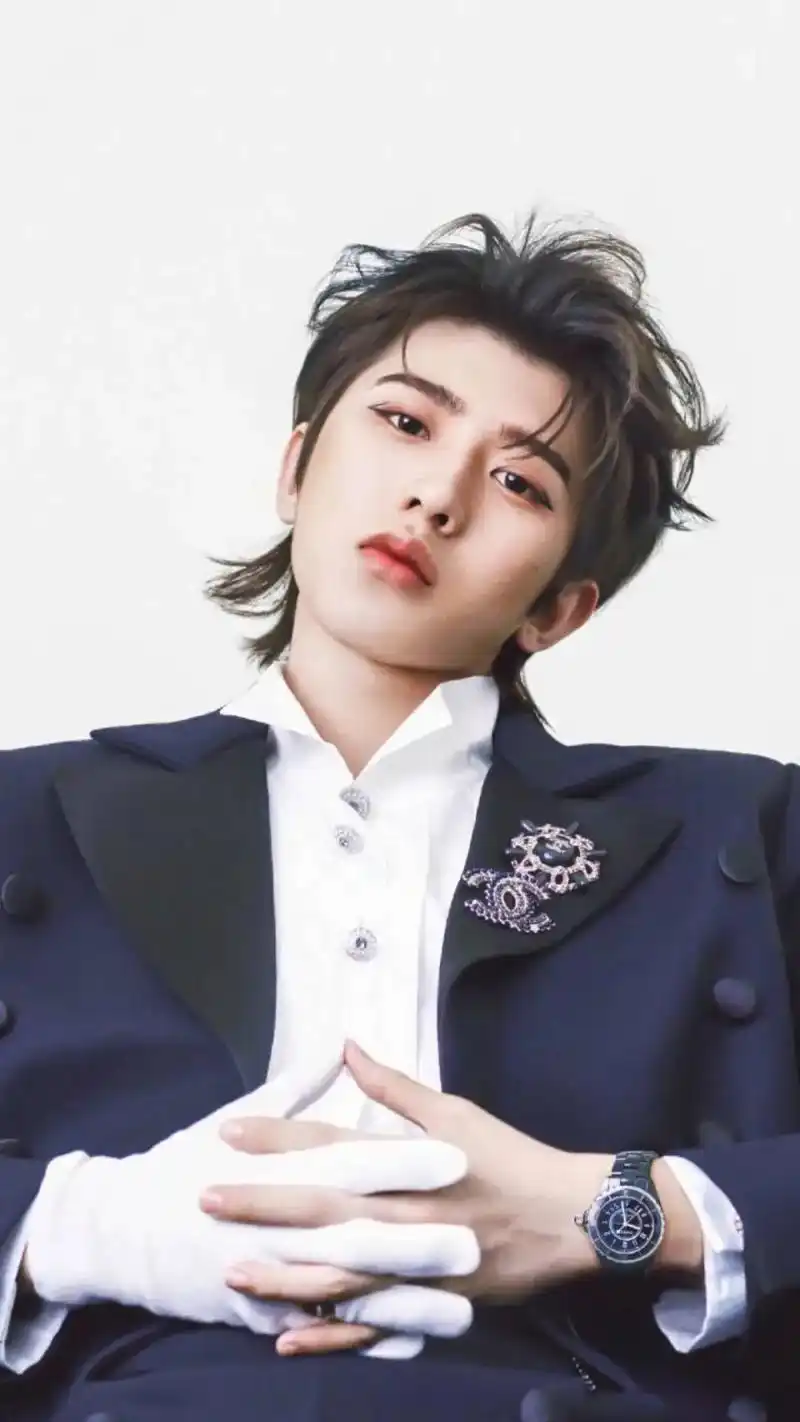 网友热议!粉丝追问蔡徐坤:到底是不是你把c女士肚子搞大的?