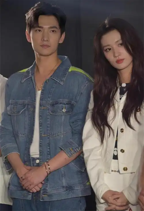 同样是被爆恋情,把杨洋王楚然和白敬亭宋轶一对比,差距就出来了