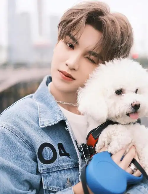 黄明昊美特斯邦威大秀出图 卷毛勾勾justin和卷毛小狗狗可爱到99