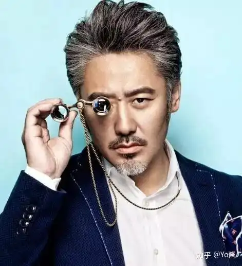 的是男子下巴上一小撮整齐的尖形或簇状的胡须,或者一种短而尖的胡子