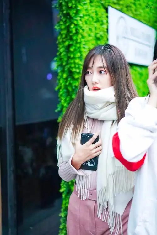 snh48 的冯薪朵有什么值得喜欢的优点?