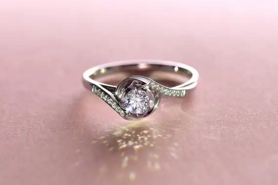 5克拉钻戒的价格是多少 由于钻石的颜色,净度,切工不同,在重量相当的