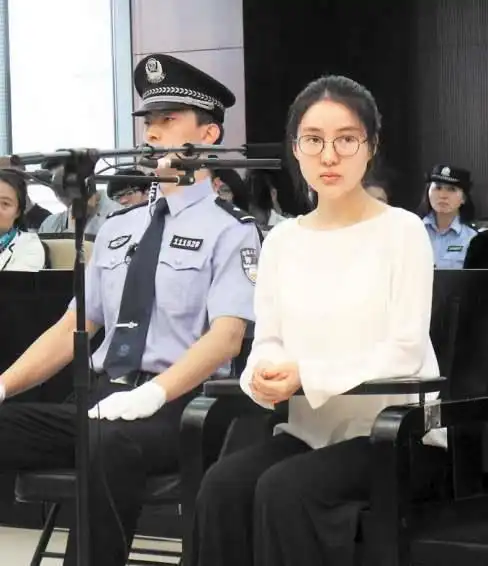 网曝东方台主持人处罚结果:5位永久吊销主持证,房海燕被开除,你怎么看