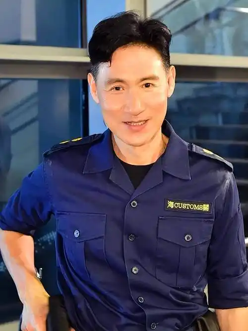 张学友近照放出,为拍新戏消瘦一圈,真实颜值让网友心疼_谢霆锋_照片