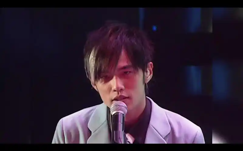 周杰伦 七里香 搁浅《搁浅》是周杰伦演唱的一首歌曲,由宋健彰作词