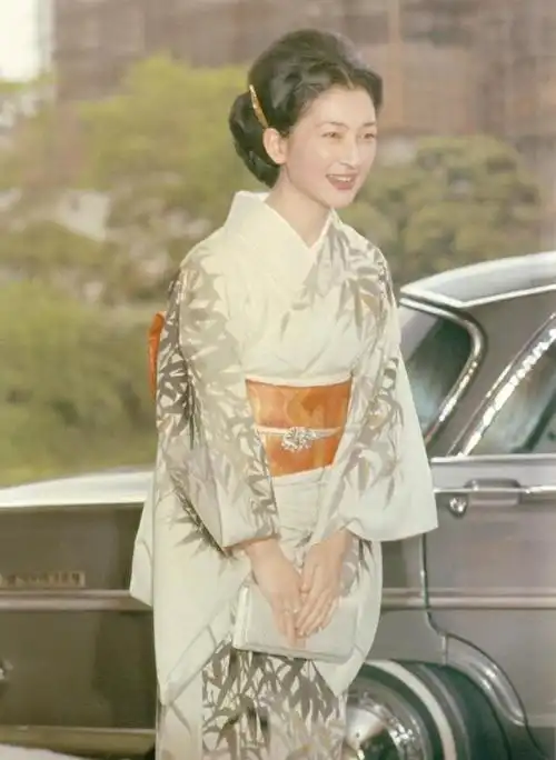 美智子:日本最美的平民皇后,晚年坦言与天皇没有爱情,拒绝合葬