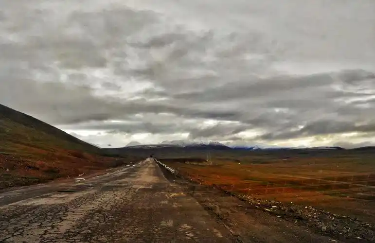 天路十里不同天的可可西里无人区青藏公路是中国国最伟大的建设者创造