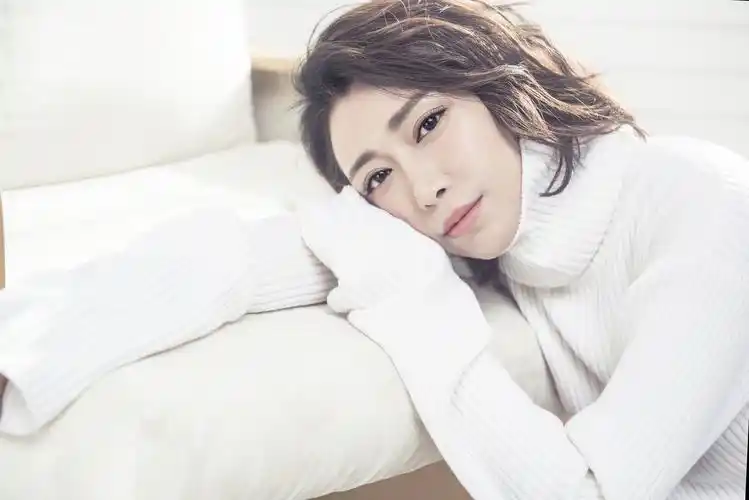 金池写真唯美发布 情人节化身温柔小女人