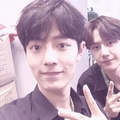 收集   点赞  评论  时尚芭莎肖战王一博 头像壁纸锁屏 0 111 鲸落nz