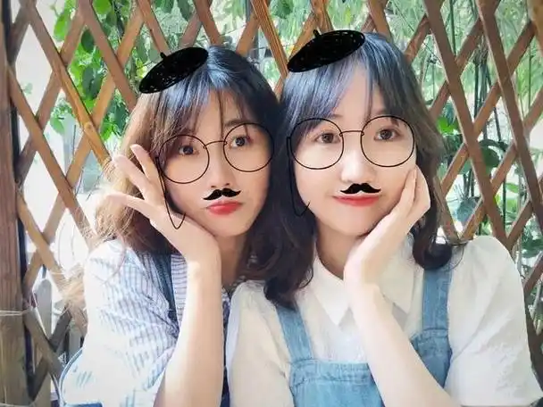 闺蜜九宫格自拍合照!pose这样摆最好看