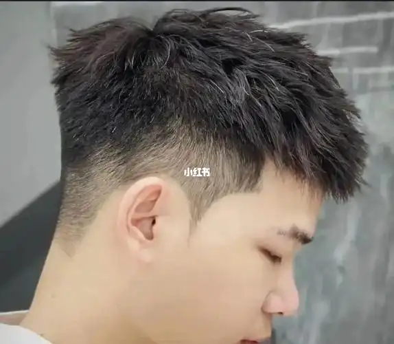 两侧不要全部推光 保留3-6毫米 注意7215不要露出头皮两侧 保留