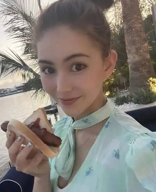 周杰伦老婆昆凌受伤,在家意外撞到头部,经纪人亲自探访后报平安