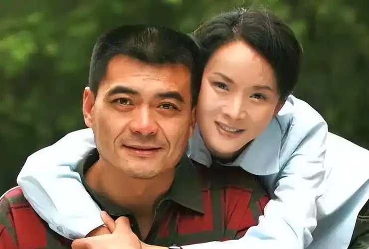 演员唐静:捧红丈夫王新军,却惨遭抛弃,离婚后独自带娃至今单身_秦海璐