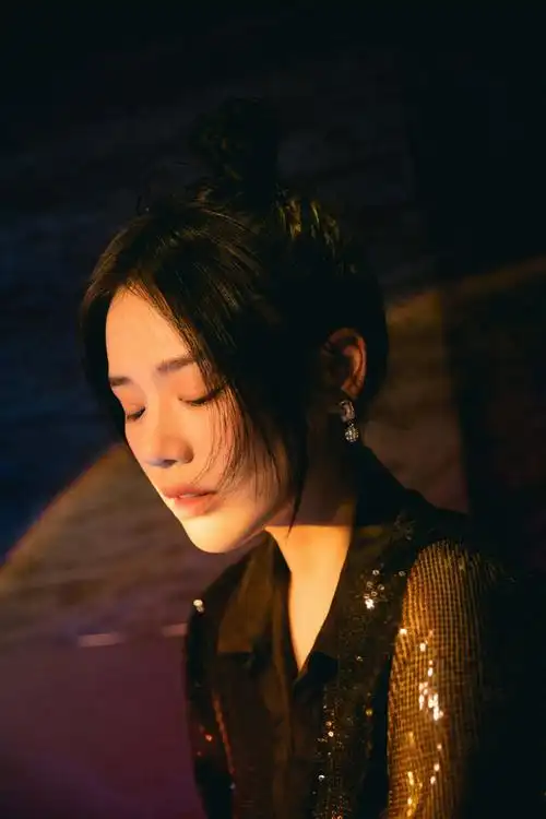 马思纯出席某时尚盛典低调梦幻尽显温柔质感