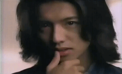 比如,木村拓哉其实这种m字头的发型,在90年代的男明星里面非常风靡