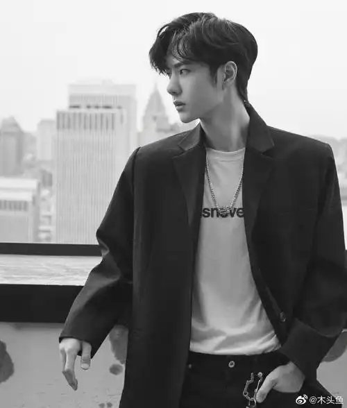 不知道你会不会被镜子里的自己帅到呢?玩得开心@uniq-王一博