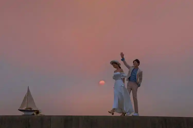 夕阳余晖只为等你一人