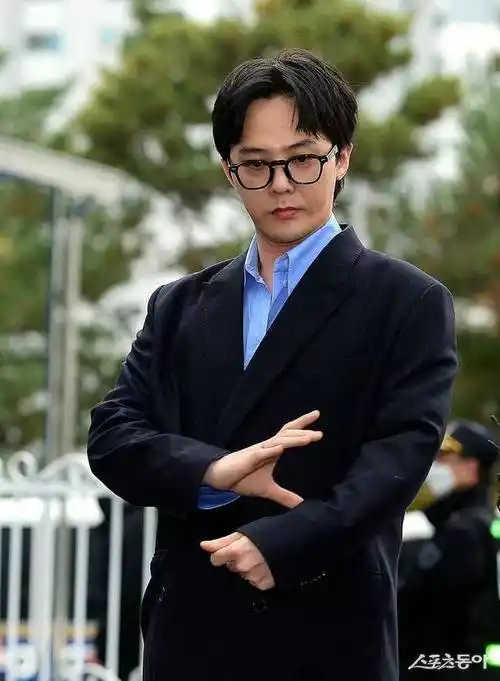 权志龙发文事必归正完成调查无怨言镜头前颜值太丑