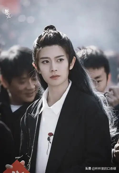 任嘉伦,杨洋都帅,成毅,宋威龙束发拉颜值)