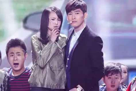 张翰郑爽甜蜜逛街(张翰郑爽商城逛街)