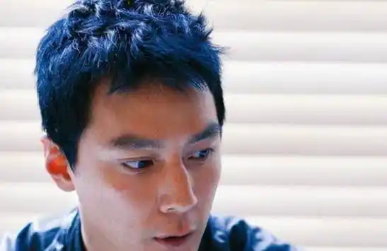 曾是万千少女心中男神,今近照发福变化大,网友:看着撞脸倪大红_吴彦祖